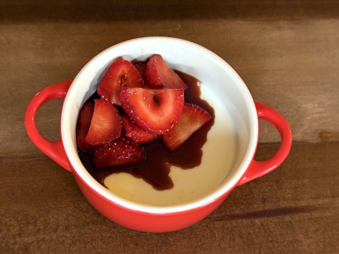 Single Le Creuset cocotte with panna cotta and balsamic strawberries
